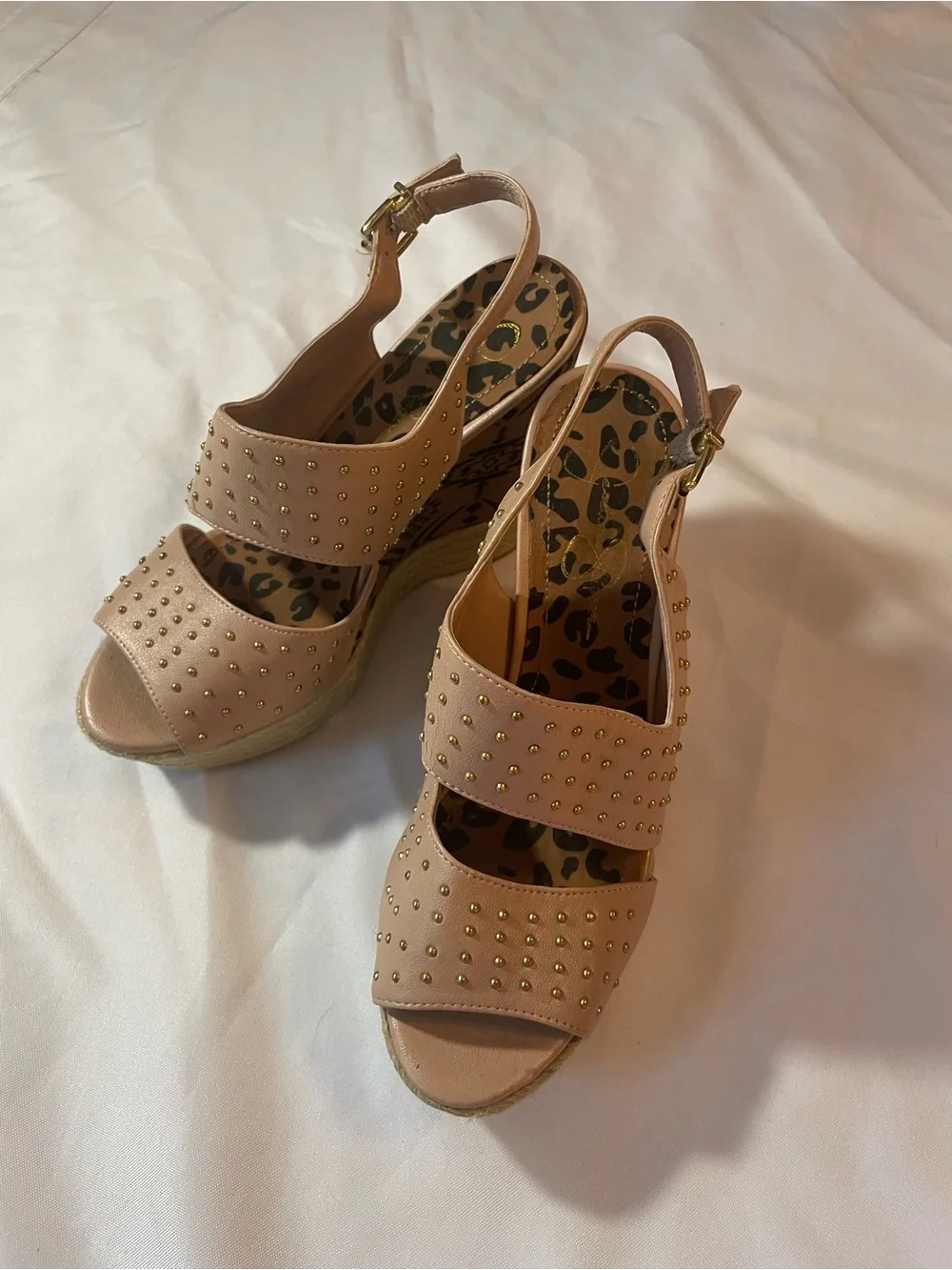 Jessica Simpson Women’s Gold Studded Tan Platform Wedge Heels Sz 8 1/2B (38 1/2)